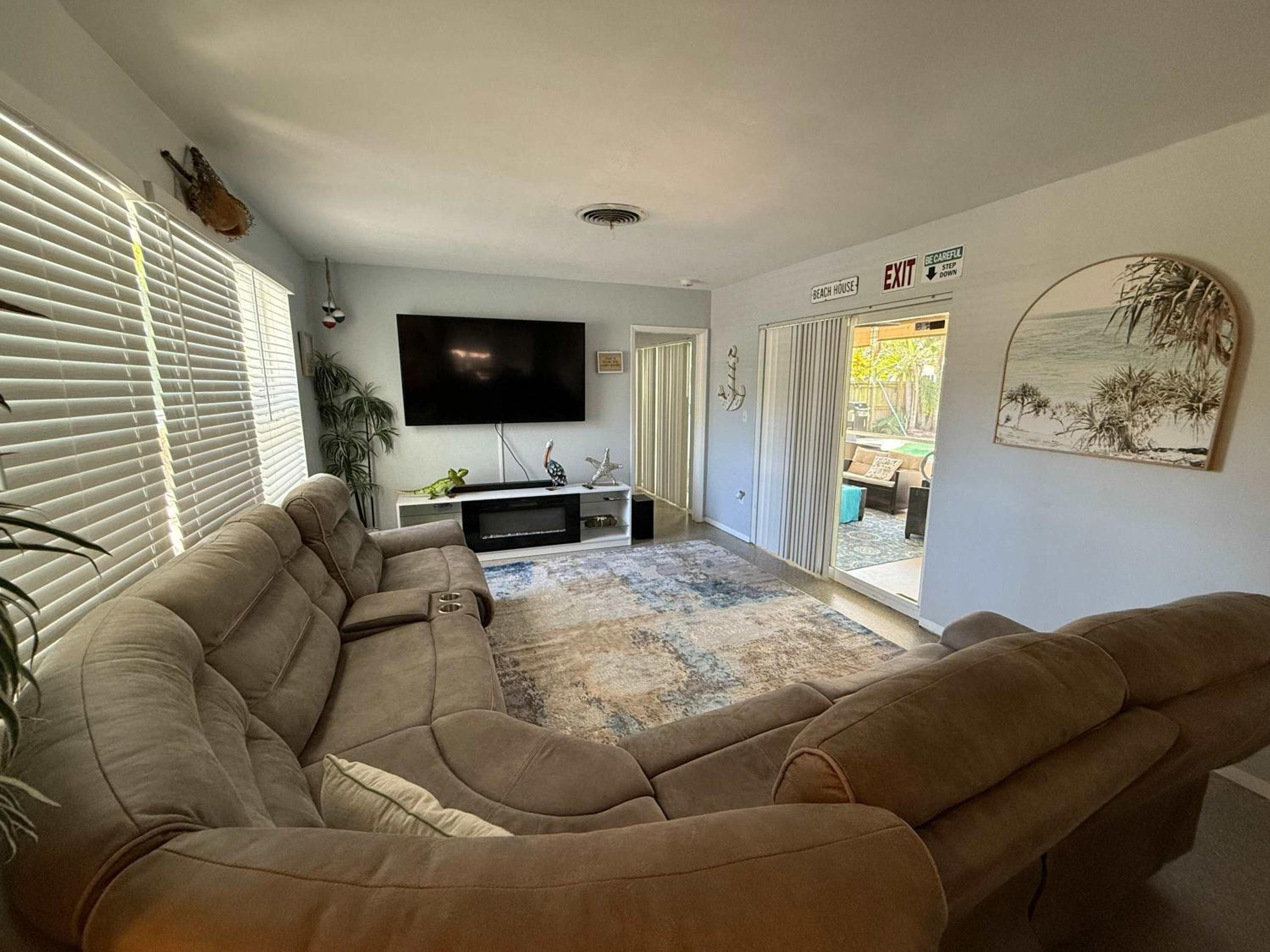 Cozy Beach Style 3-bedroom Home with Heated Pool view 5