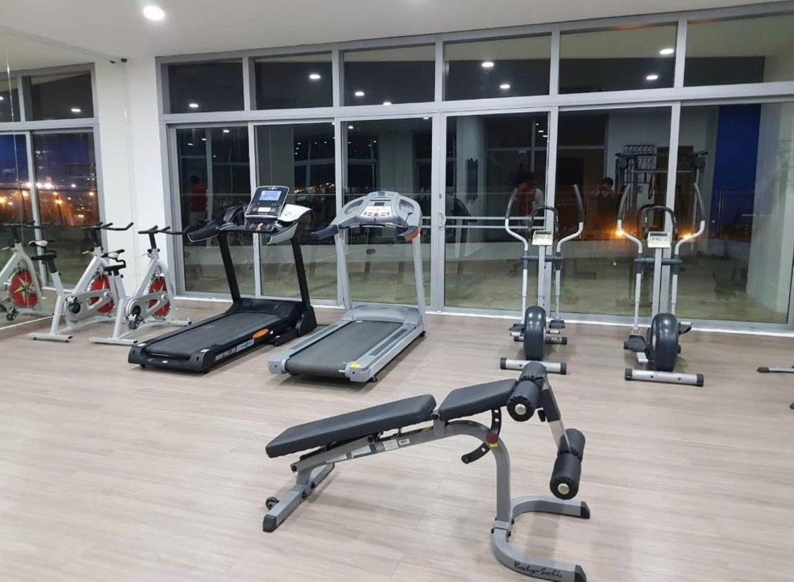 Amplios Aptos de Lujo Frente a la Playa a 5 Minutos del Centro y del Aeropuerto, en Edificio con Piscina, Jacuzzi, Sauna, Gimnasio, Turco y Seguridad las 2