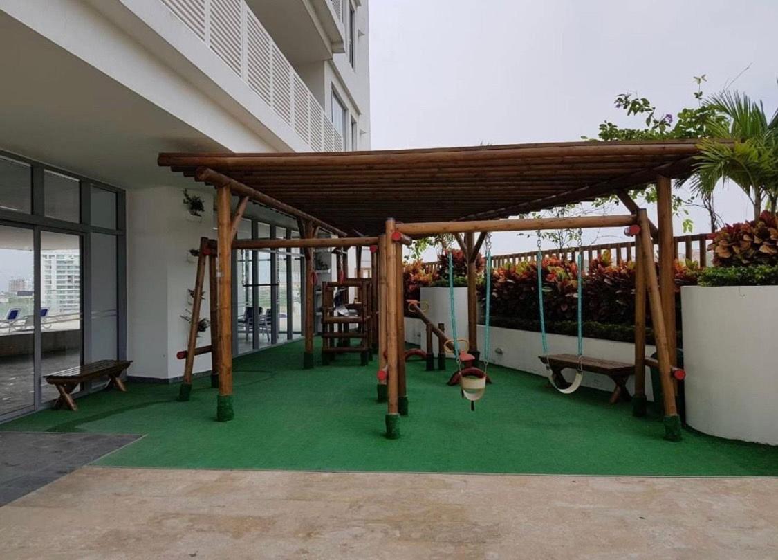 Amplios Aptos de Lujo Frente a la Playa a 5 Minutos del Centro y del Aeropuerto, en Edificio con Piscina, Jacuzzi, Sauna, Gimnasio, Turco y Seguridad las 2