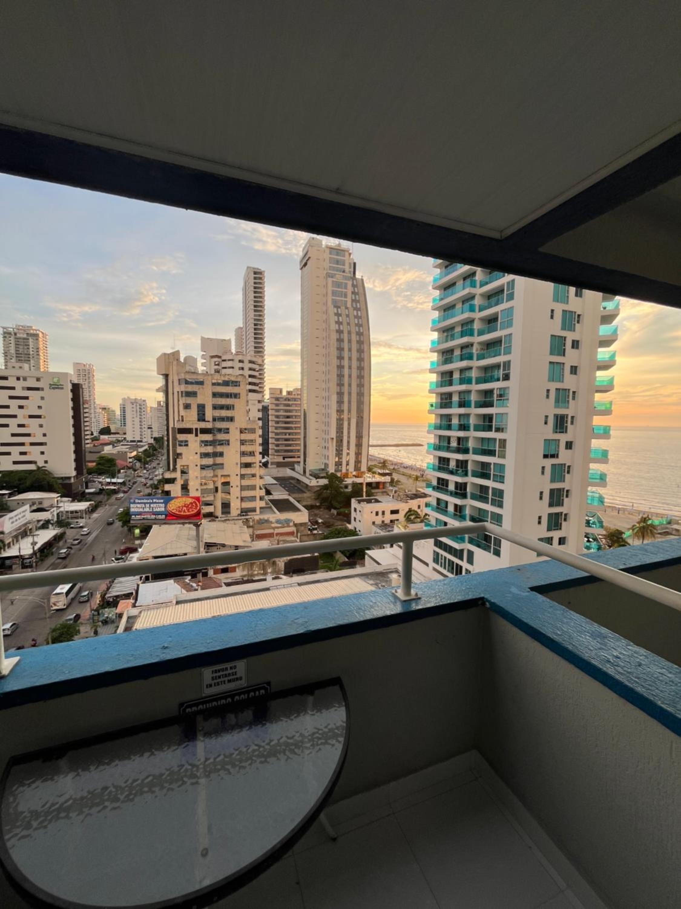Frente al mar, Boca grande APT1105
