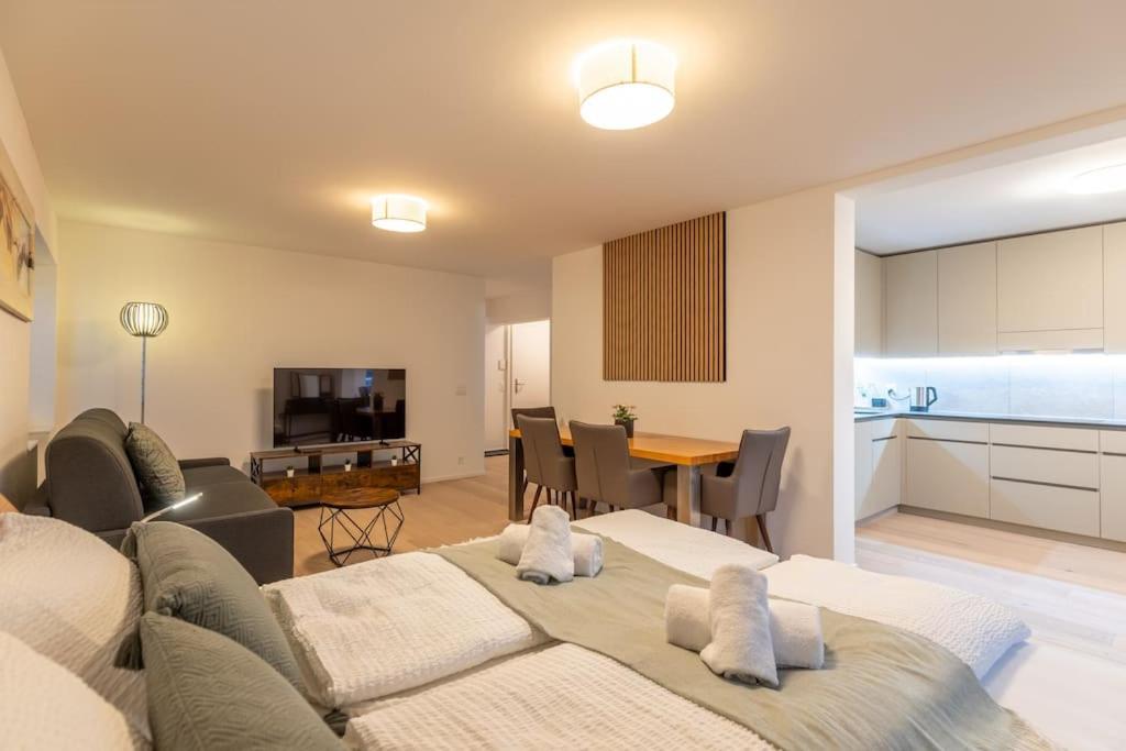 Jasminkas Host 2, Ruhig, City und Naturnah, Gratis Parkplatz und Balkon