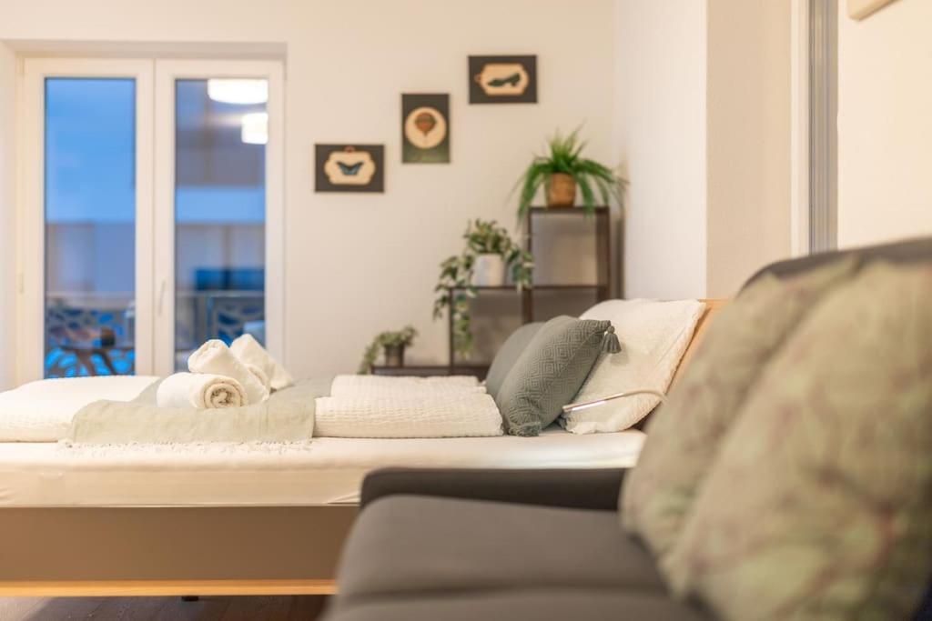 Jasminkas Host 2, Ruhig, City und Naturnah, Gratis Parkplatz und Balkon