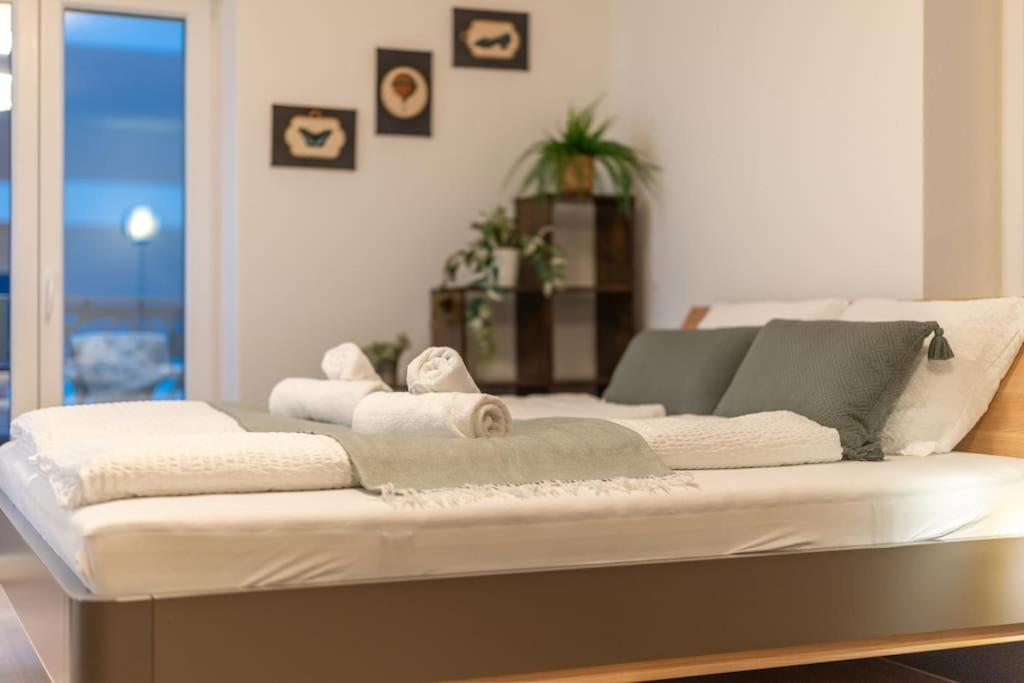 Jasminkas Host 2, Ruhig, City und Naturnah, Gratis Parkplatz und Balkon