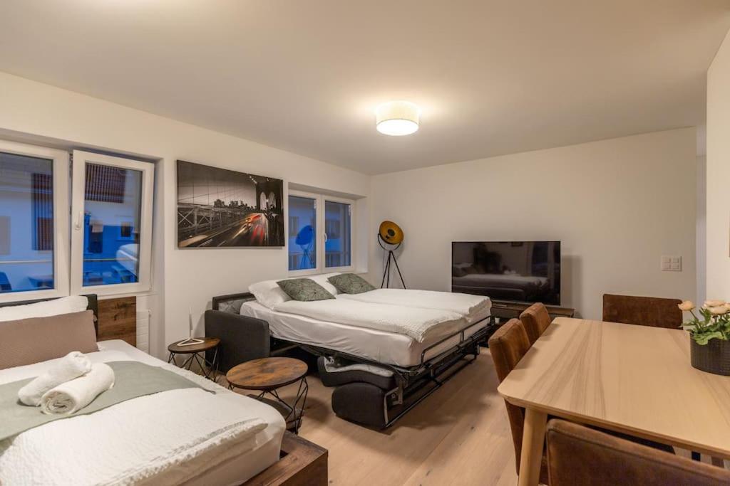 Jasminkas Host 2, Ruhig, City und Naturnah, Gratis Parkplatz und Balkon