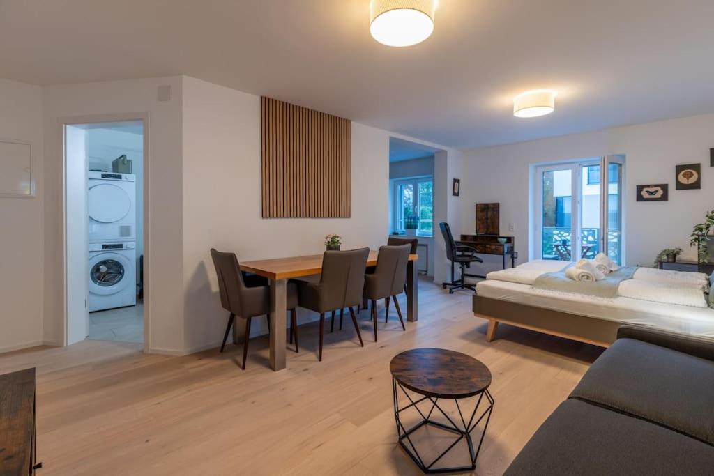 Jasminkas Host 2, Ruhig, City und Naturnah, Gratis Parkplatz und Balkon