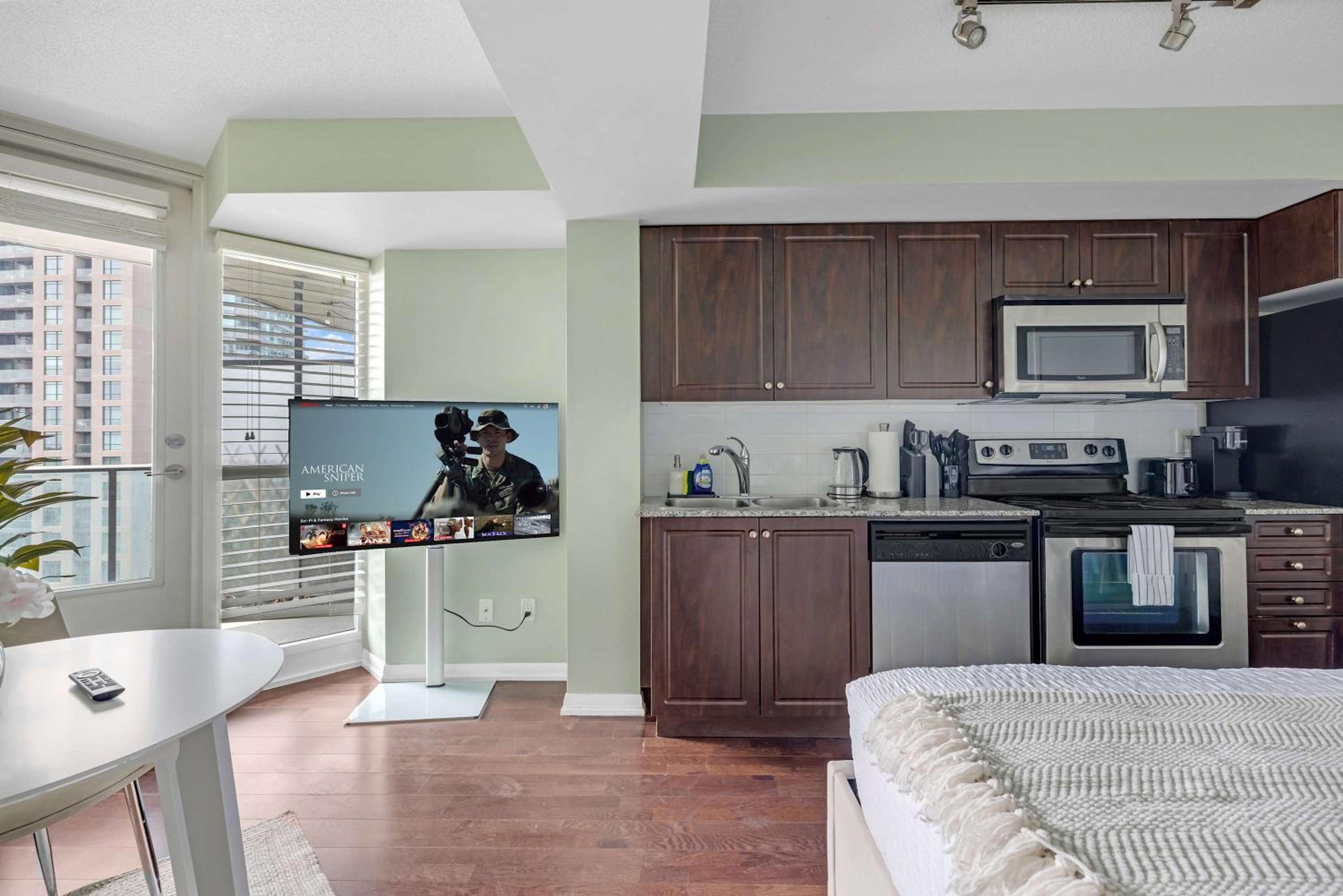 Trendy Studio by Torontos Waterfront