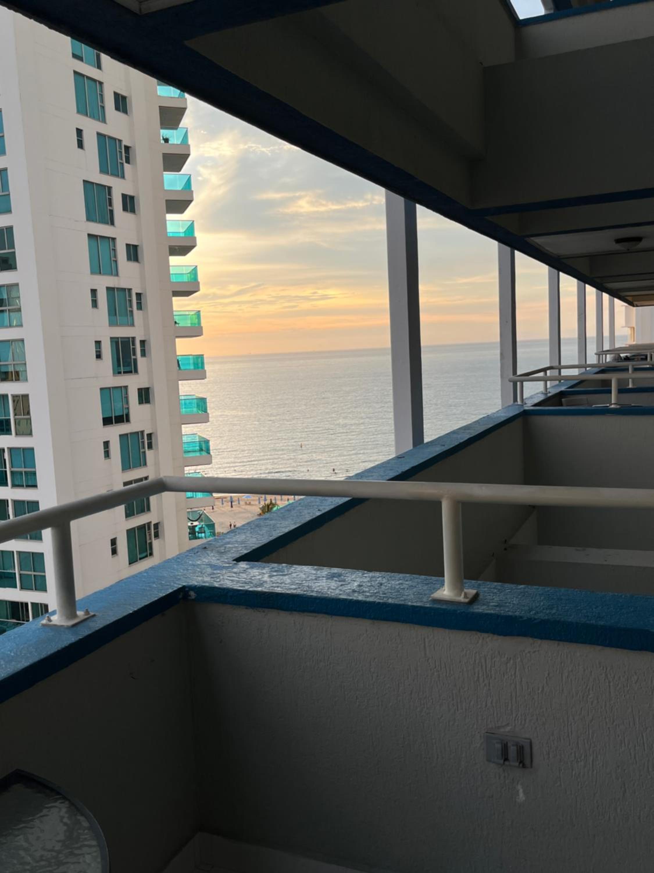 Frente al mar, Boca grande APT1105