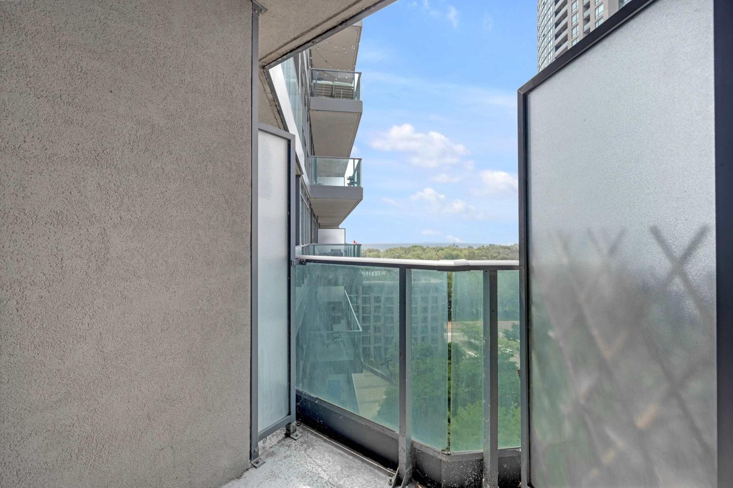 Trendy Studio by Torontos Waterfront