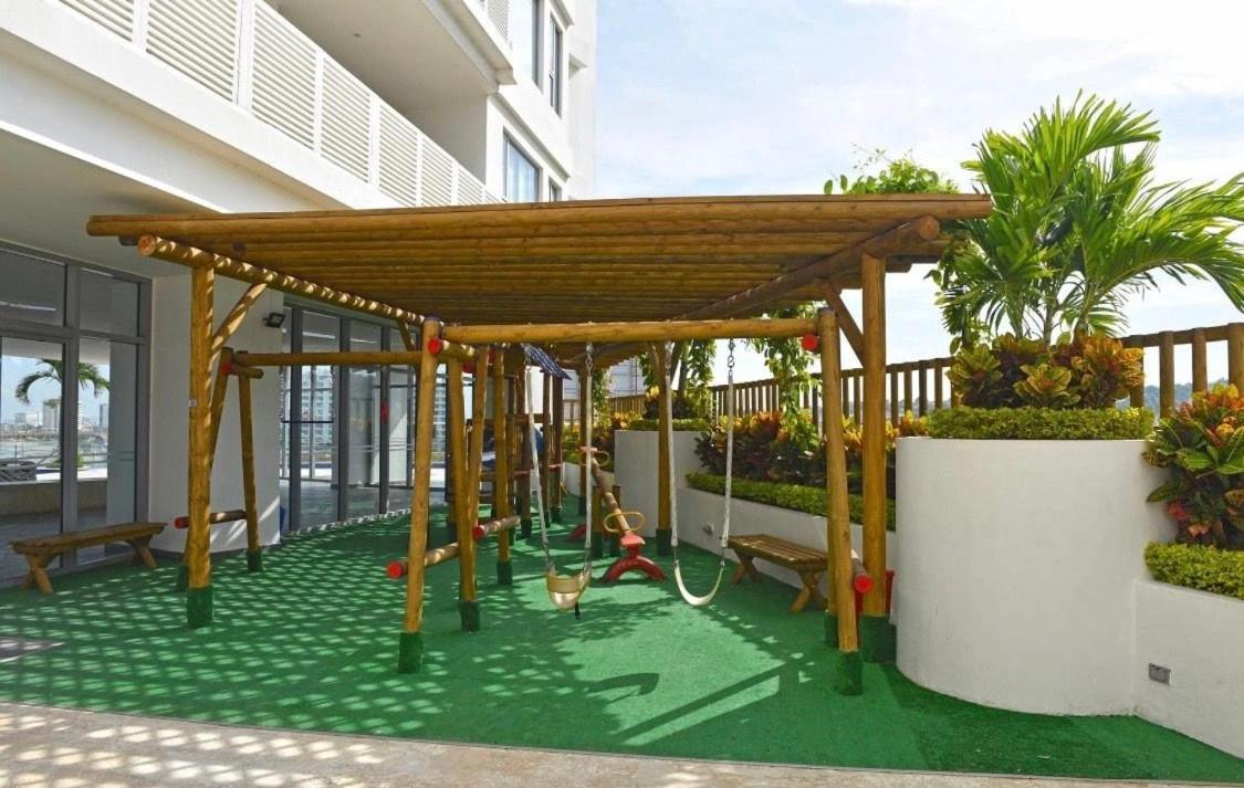 Amplios Aptos de Lujo Frente a la Playa a 5 Minutos del Centro y del Aeropuerto, en Edificio con Piscina, Jacuzzi, Sauna, Gimnasio, Turco y Seguridad las 2