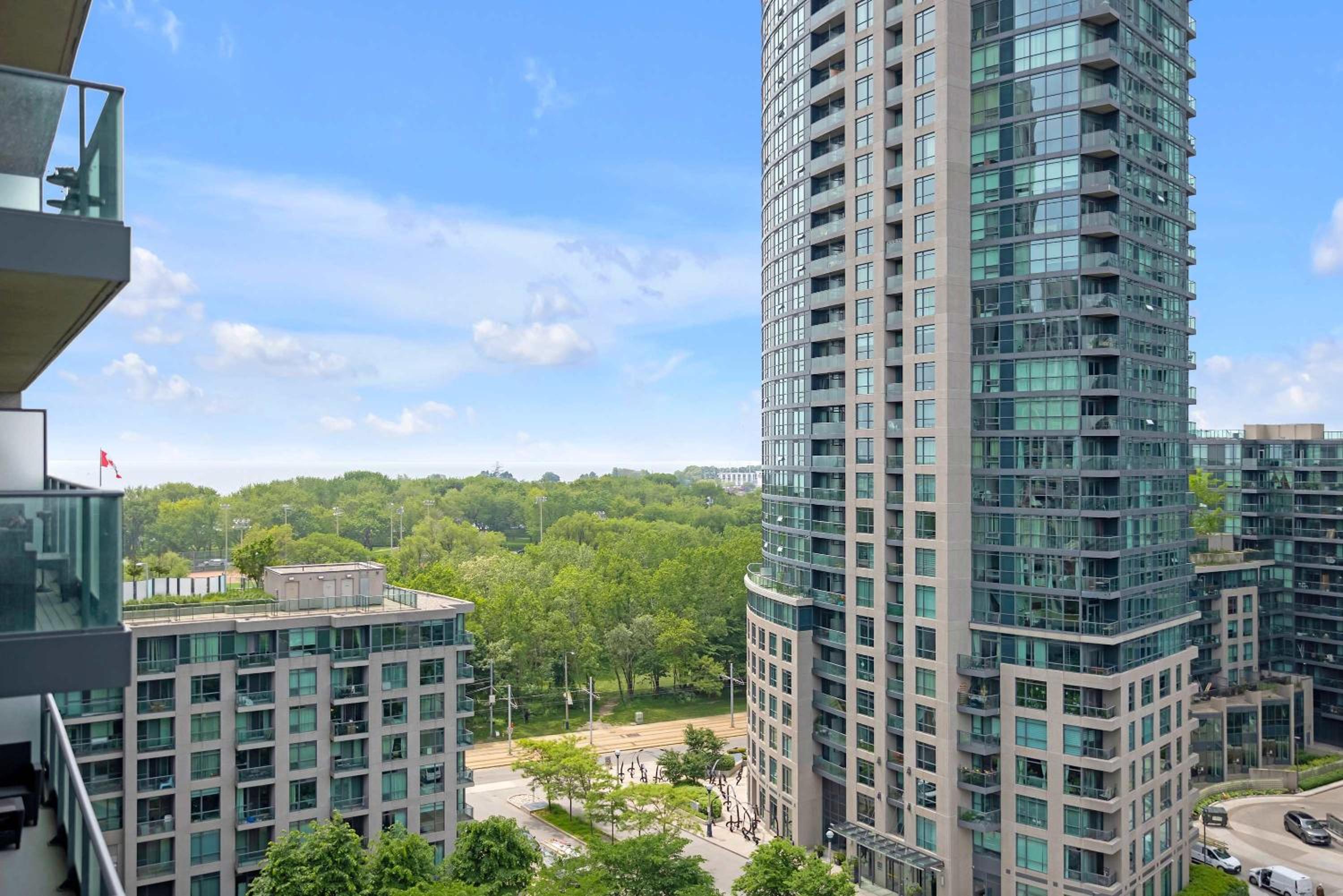 Trendy Studio by Torontos Waterfront
