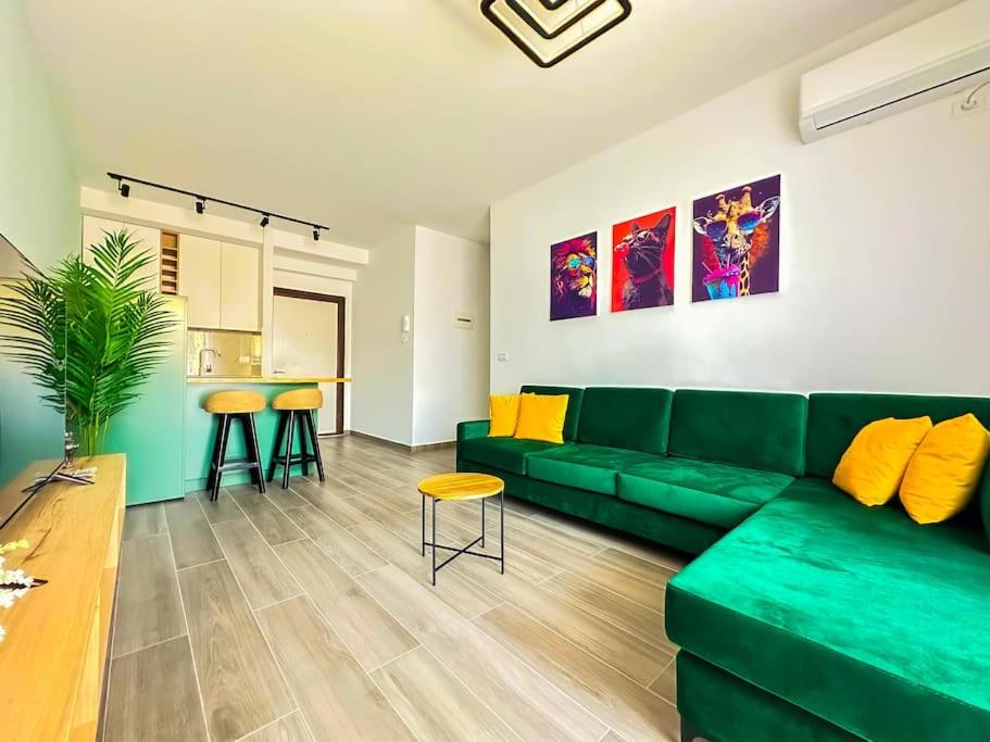 Luxury 2BR Urban Retreat