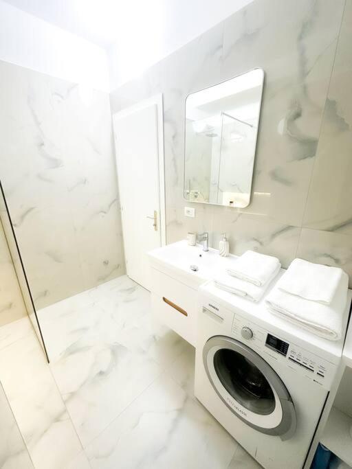 Luxury 2BR Urban Retreat
