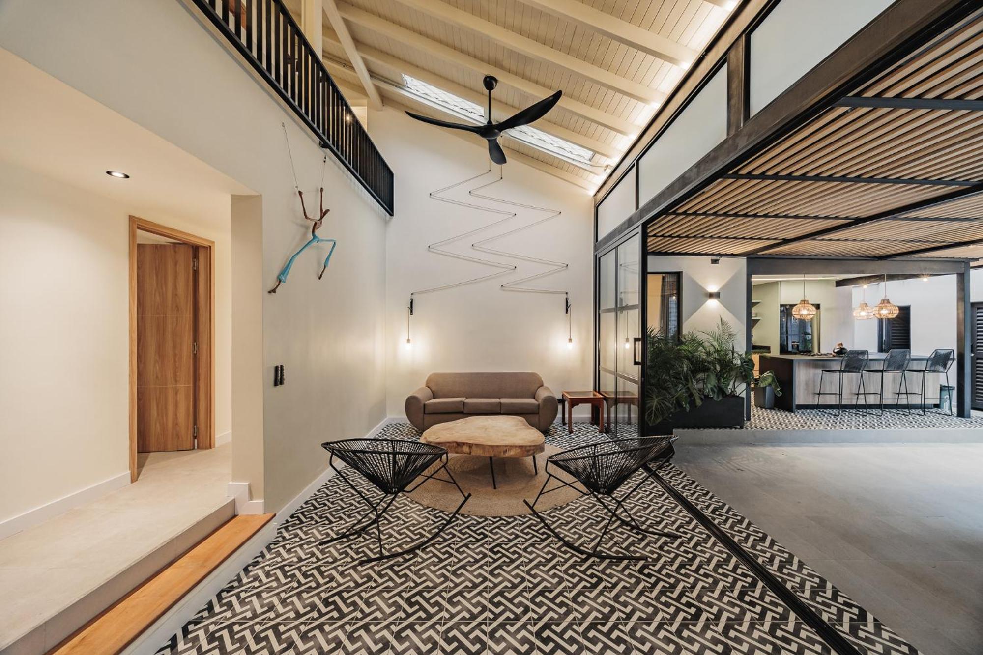 10A House Pool Provenza