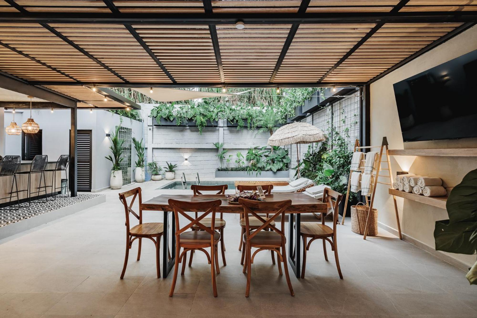10A House Pool Provenza