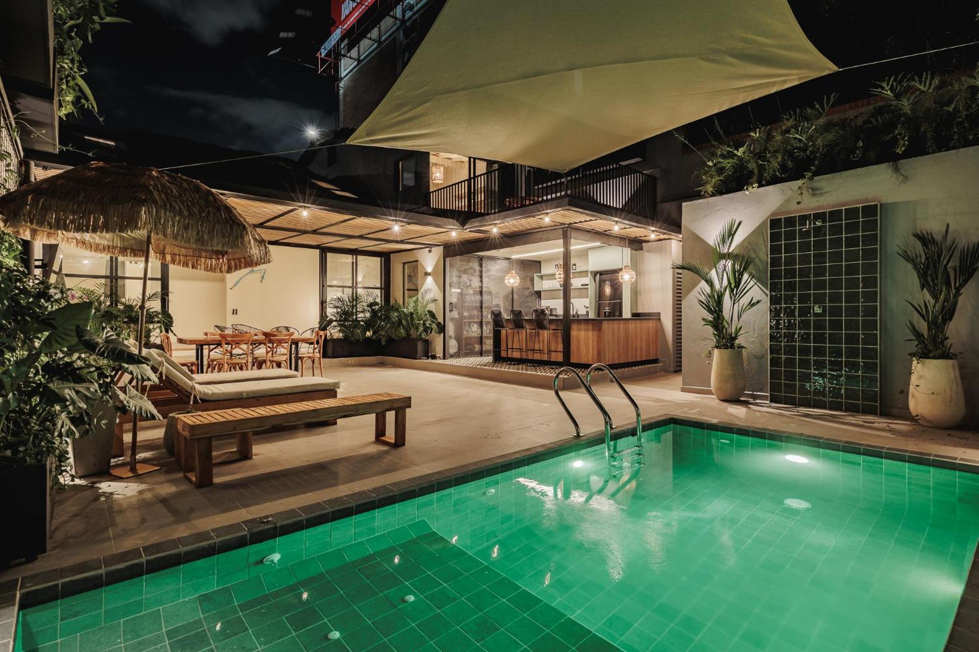10A House Pool Provenza