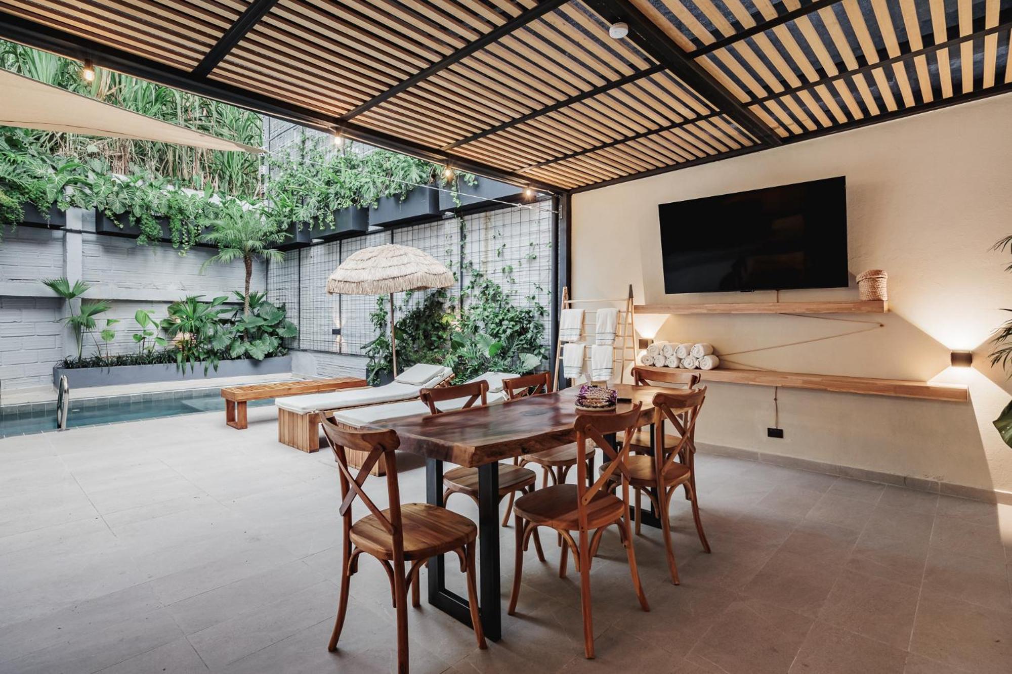 10A House Pool Provenza