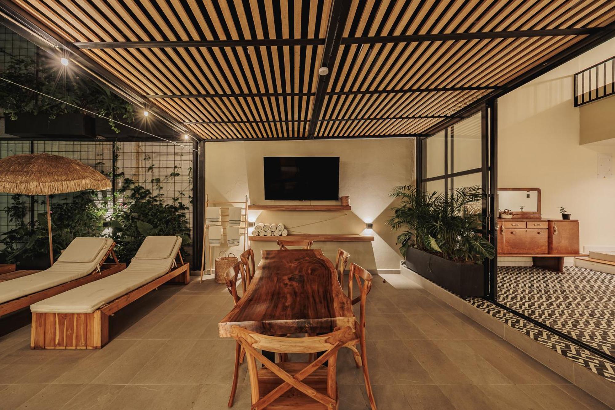 10A House Pool Provenza