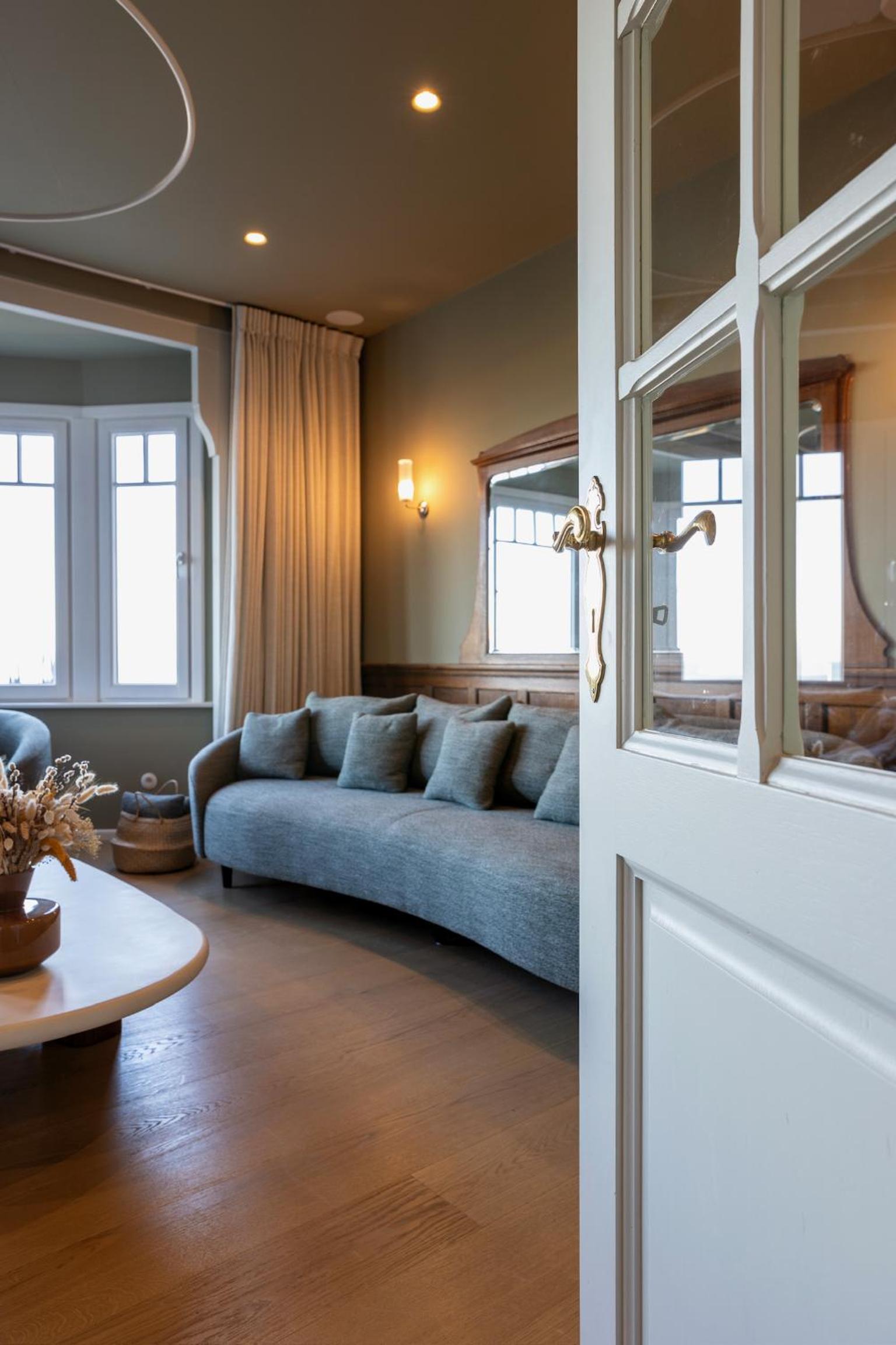 Unieke villa Catherine met frontaal zeezicht, parking sauna en strandcabine
