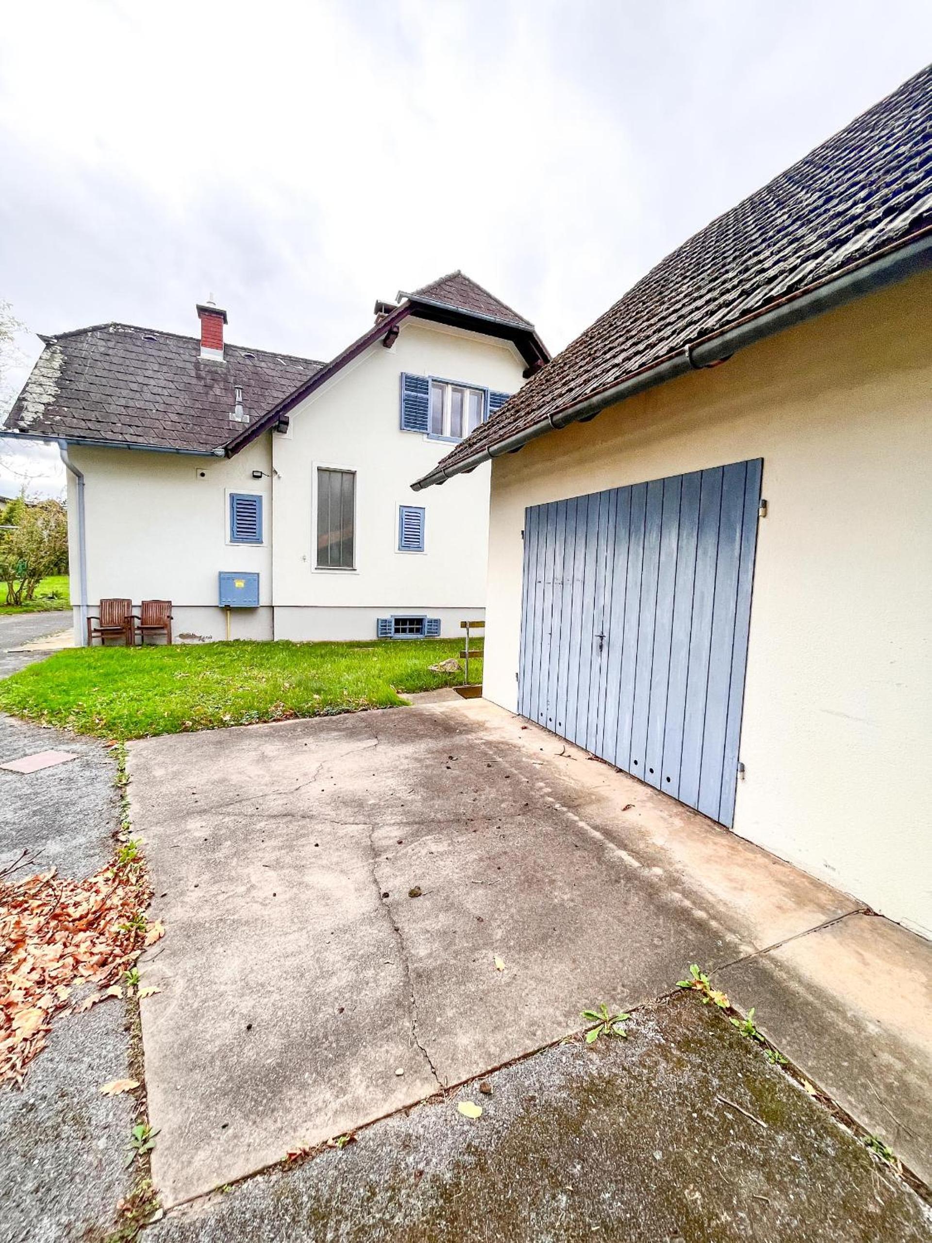 Luxuriöses Bauernhaus mit Garten und Parkplatz