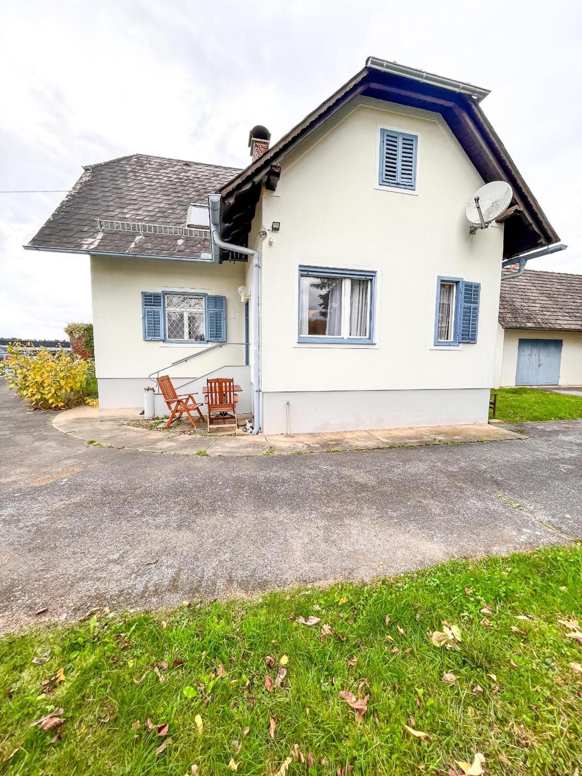 Luxuriöses Bauernhaus mit Garten und Parkplatz