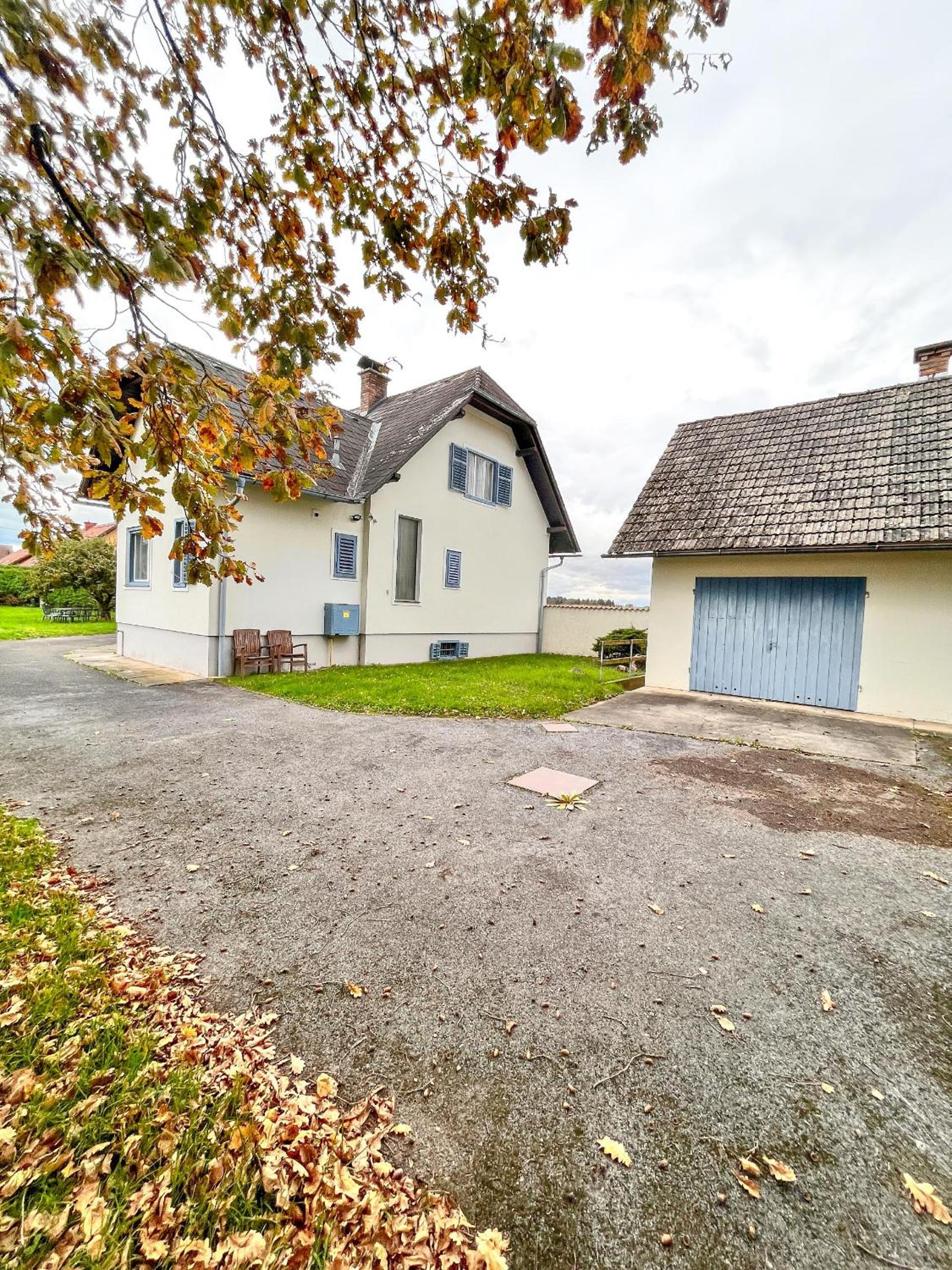 Luxuriöses Bauernhaus mit Garten und Parkplatz