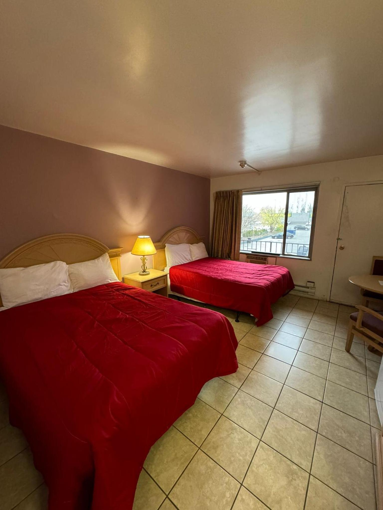 6267 Persepolis Inn