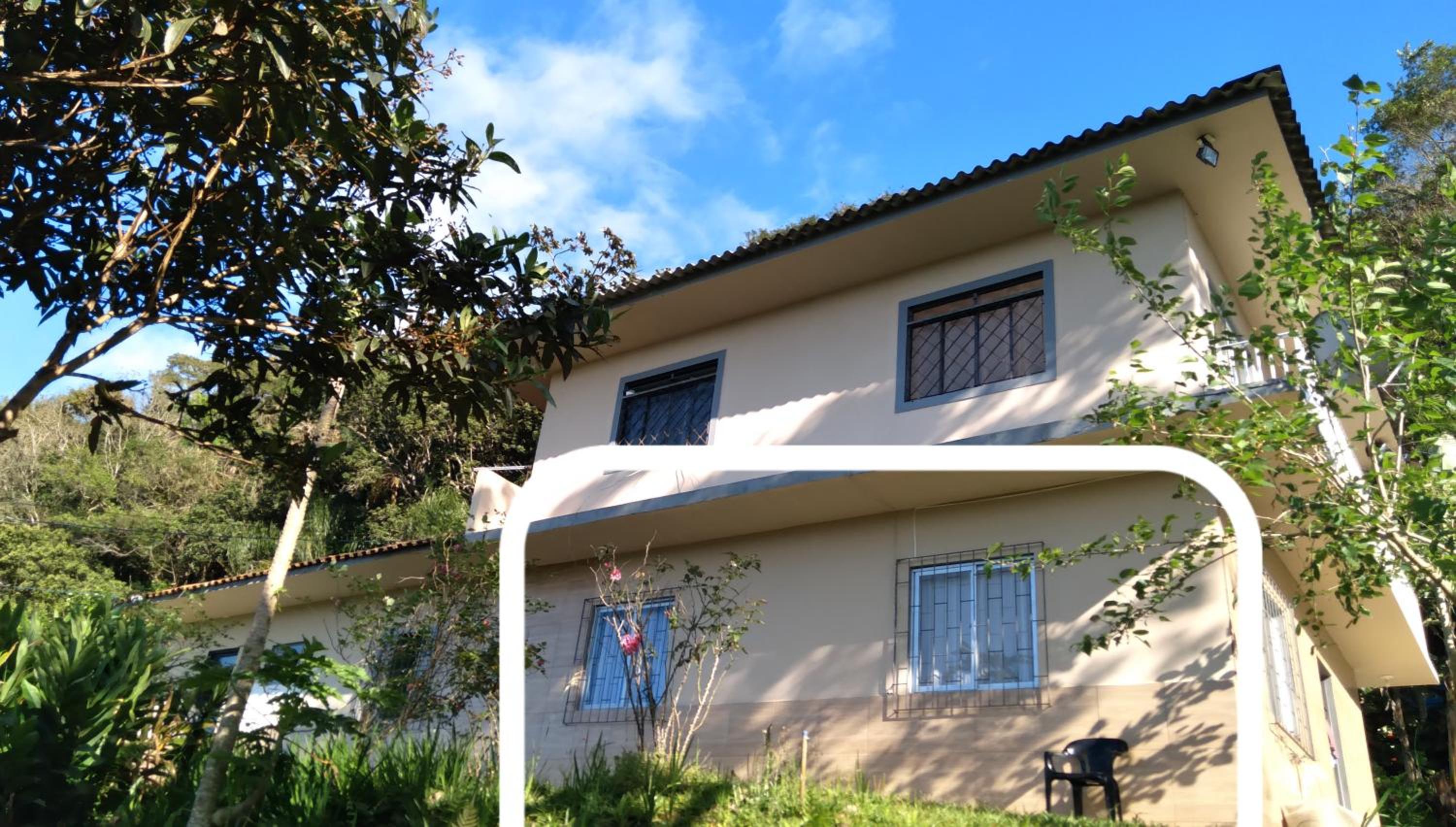 CHÁCARA EM JURERÊ-FLORIPA Piscina salão de jogos e area goumert