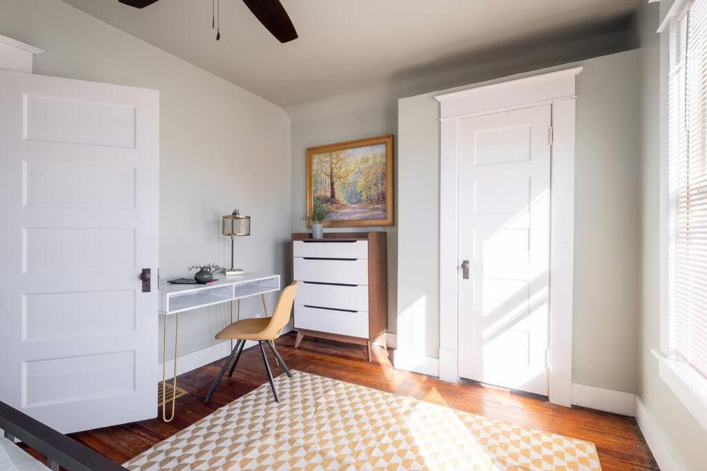 Robin's Egg, Private Downtown, Pet-Friendly Gem