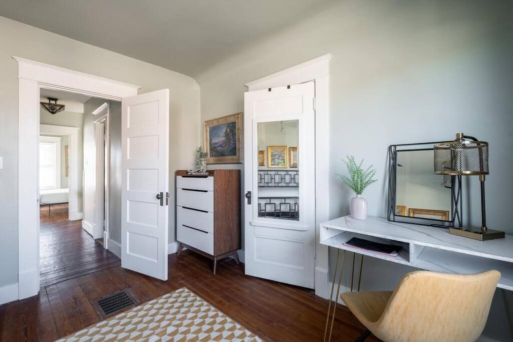 Robin's Egg, Private Downtown, Pet-Friendly Gem