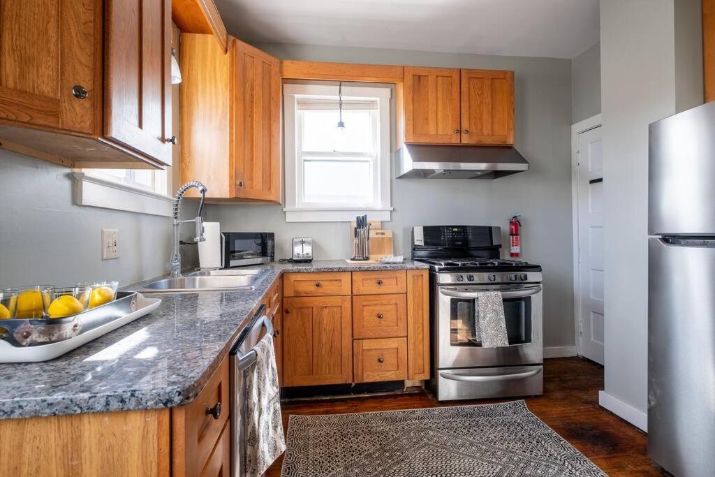 Robin's Egg, Private Downtown, Pet-Friendly Gem