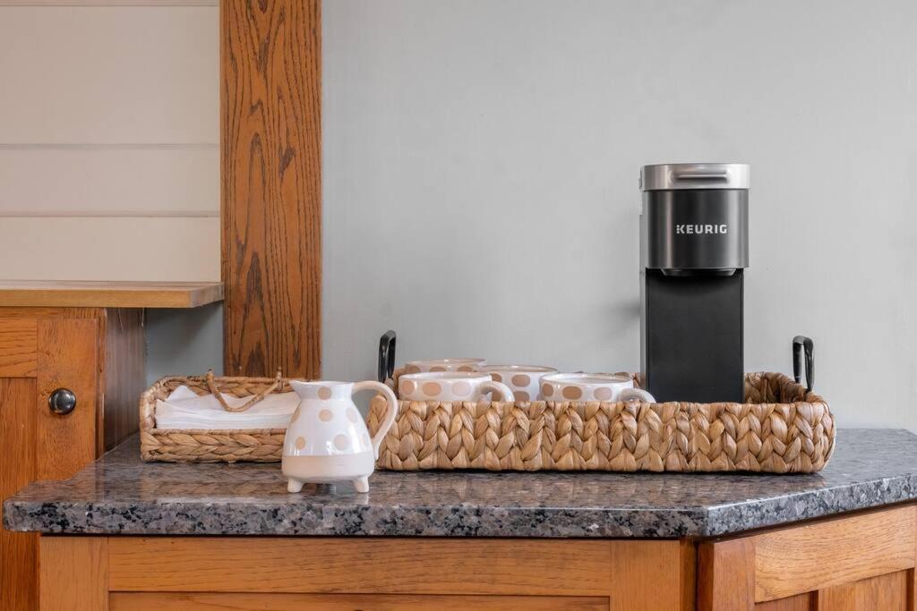 Robin's Egg, Private Downtown, Pet-Friendly Gem
