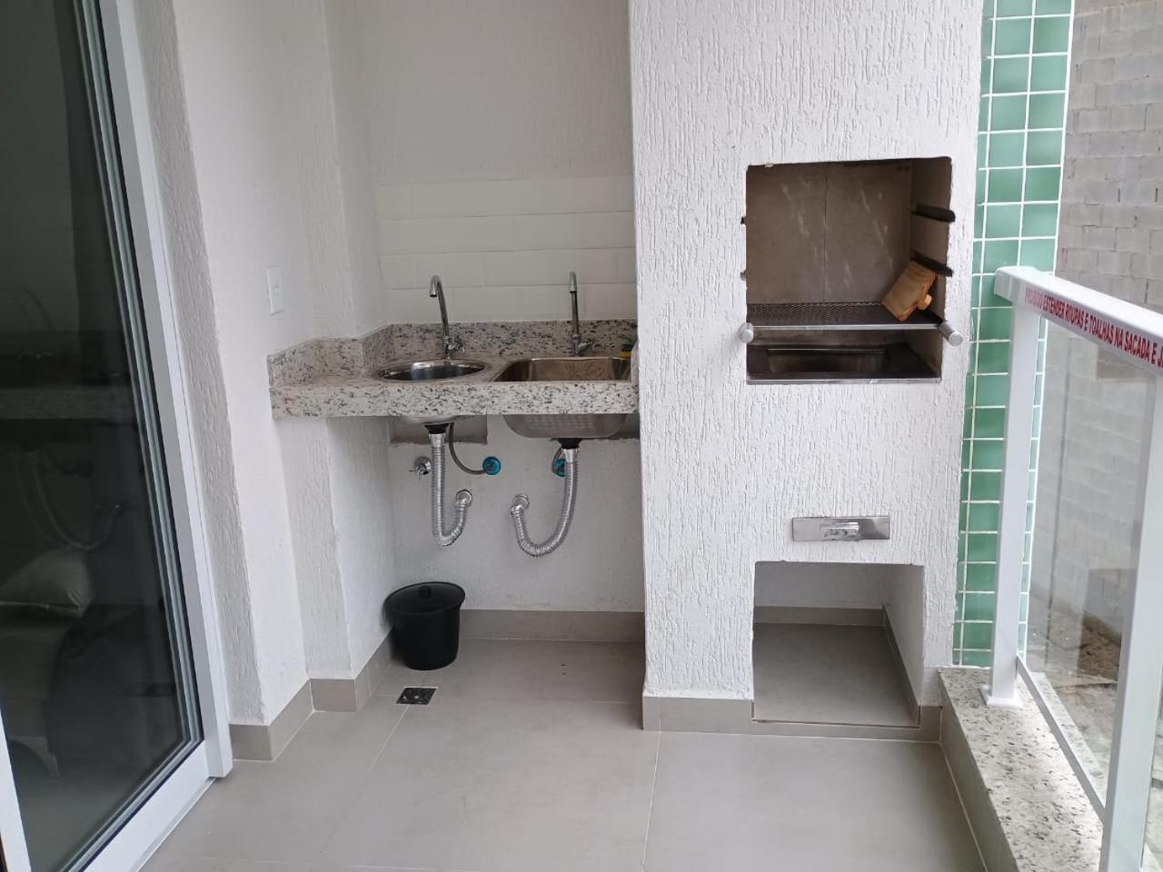 Apartamento 29 aconchegante de 1 quarto na PRAIA GRANDE, recém construido