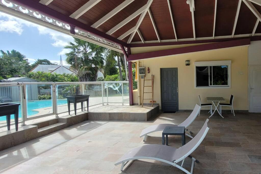 Studio piscine, plage à 150m, surf view 5