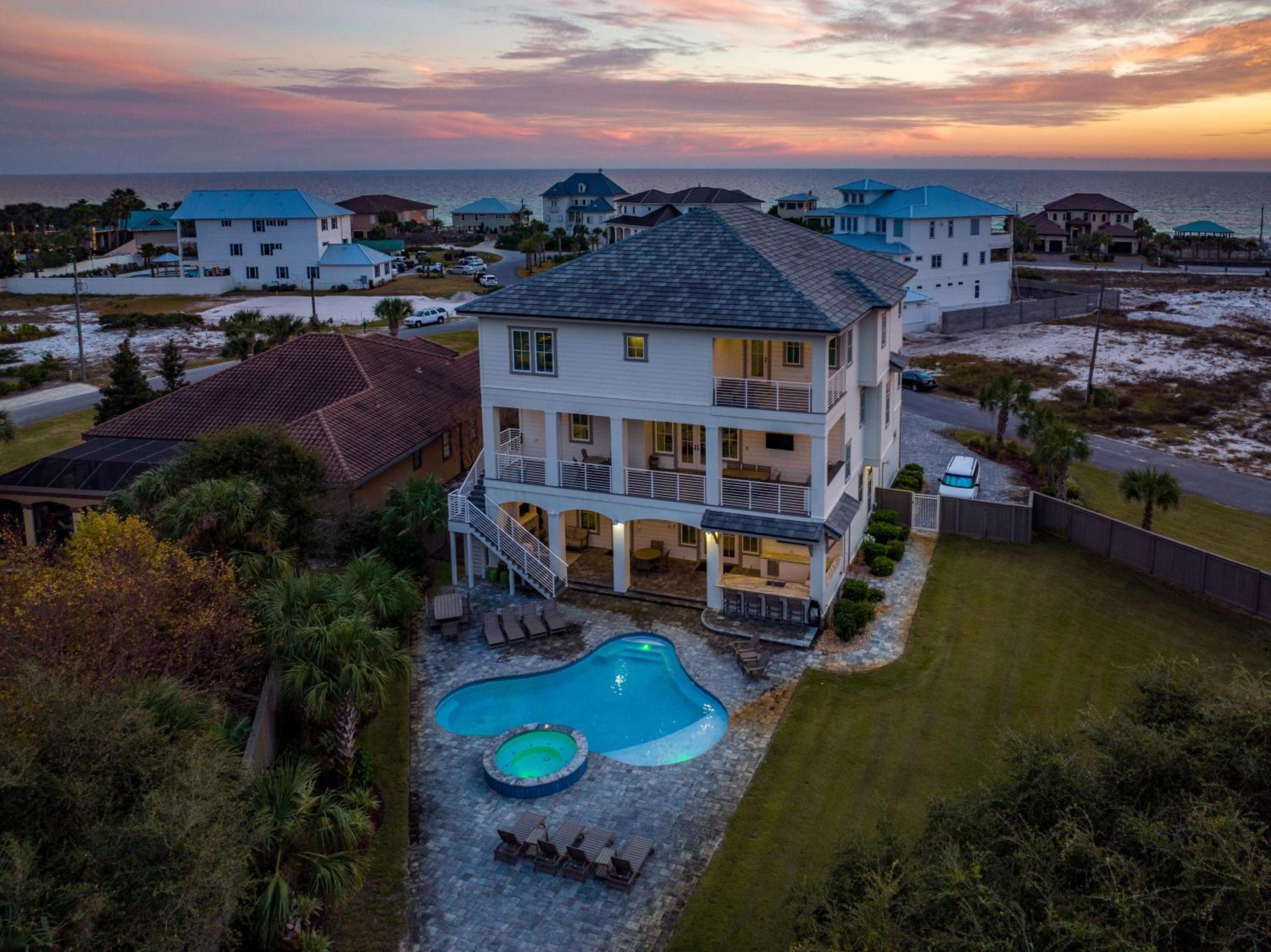 Glam Clam-Gated Beach- Private Pool & Spa