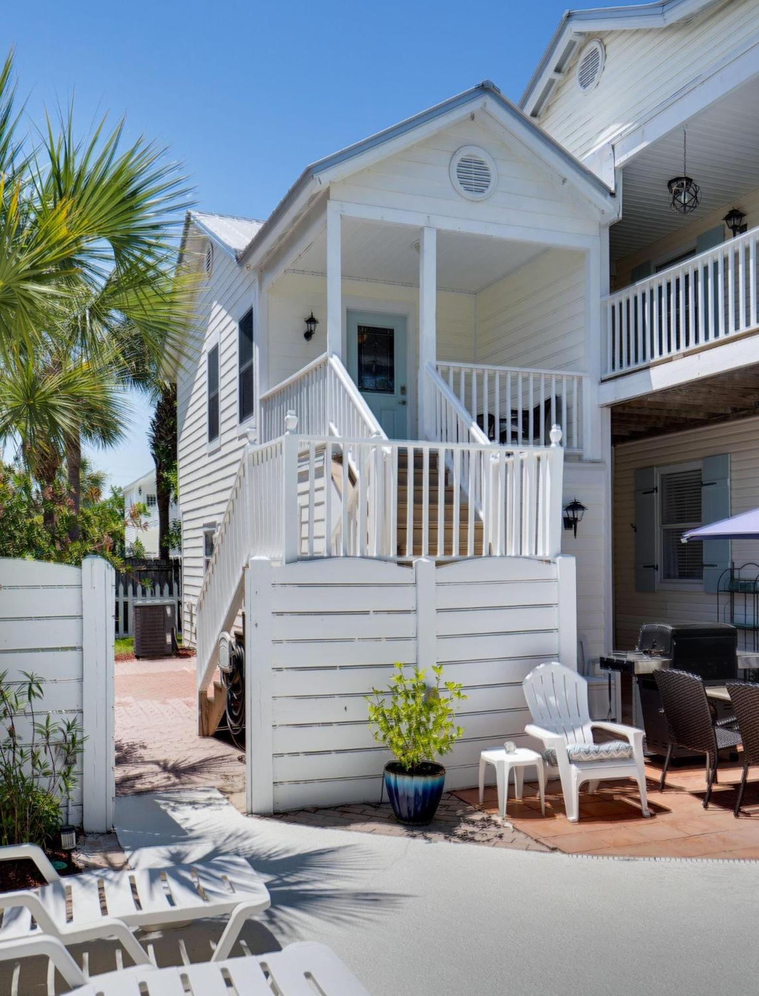 Destin Dreaming -Crystal Beach-Pool-Golf Cart-Carriage House
