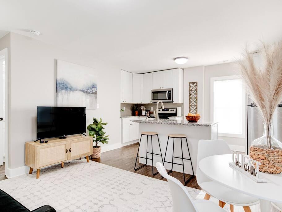 Cozy 1-Bedroom Retreat, New Remodel, Fast Wi-Fi view 3