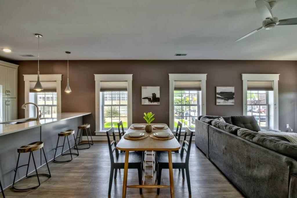 Seymour Vacations - Downtown Columbus, Stunning Upscale 1 bd Suite - Property Image 1