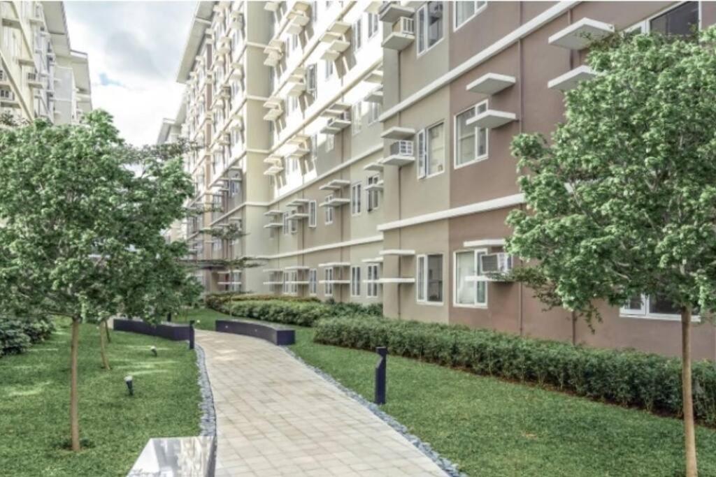 Banyan Trees at Trees Residences view 3