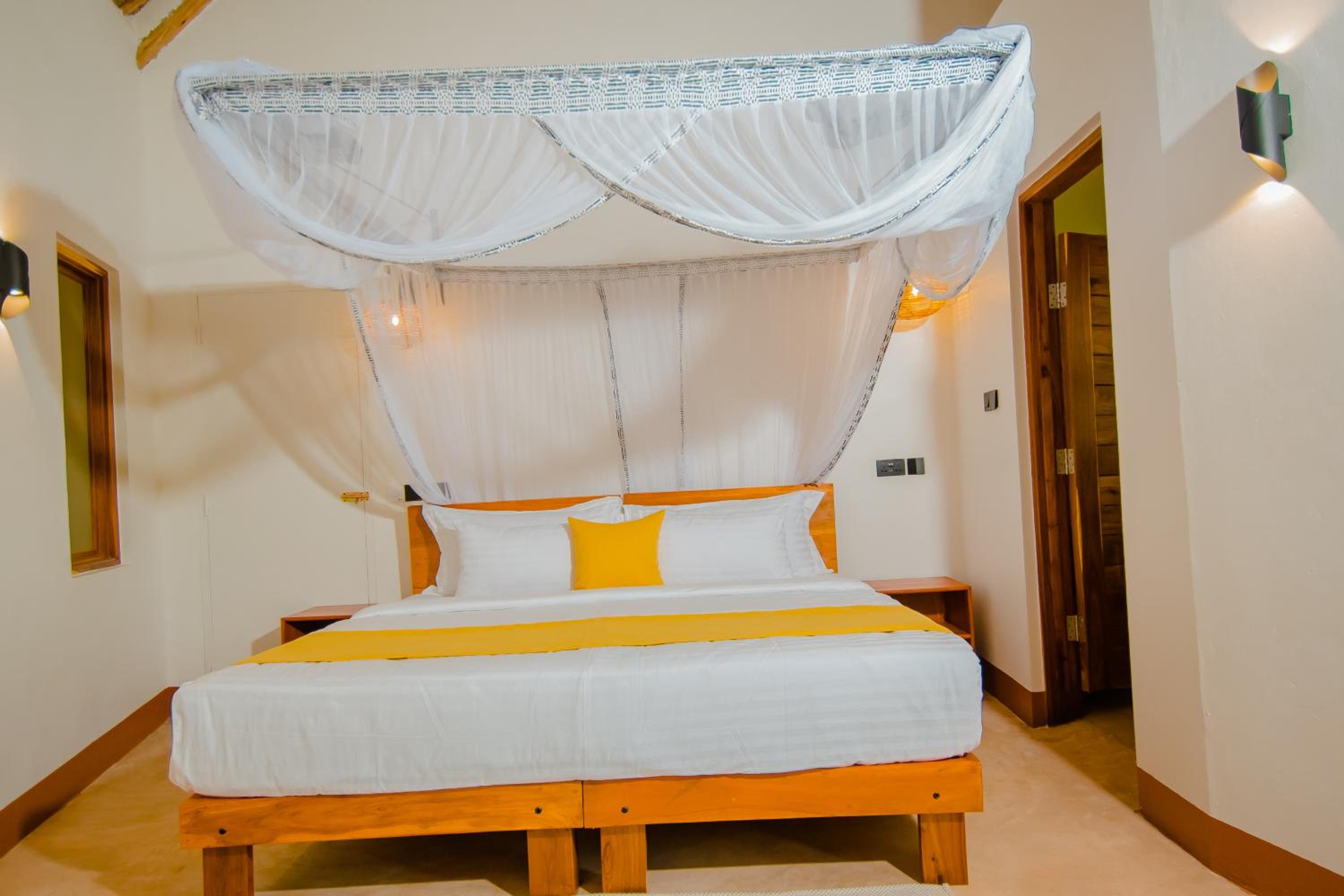 Ikumbi Lodge Lake Manyara view 2