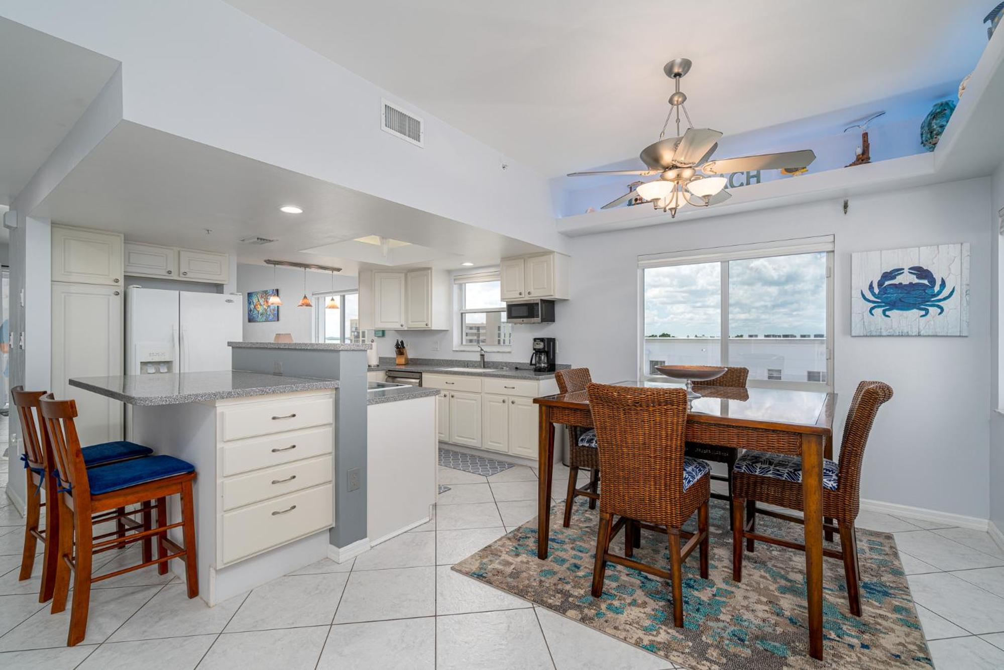 Beachside Condo w/ Pool, Lanai & Walk to Beach