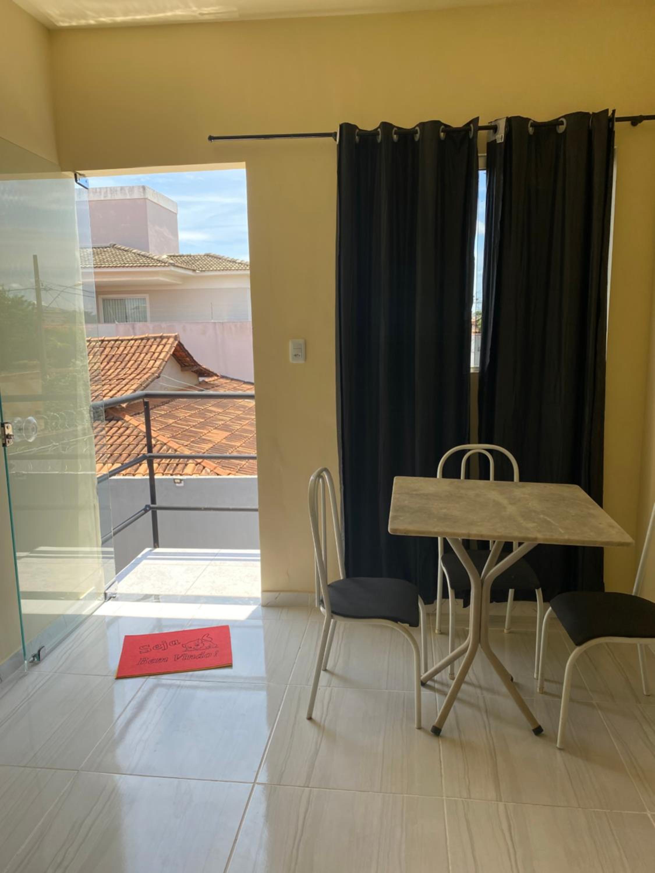 Flats com ar condicionado, garagem e internet