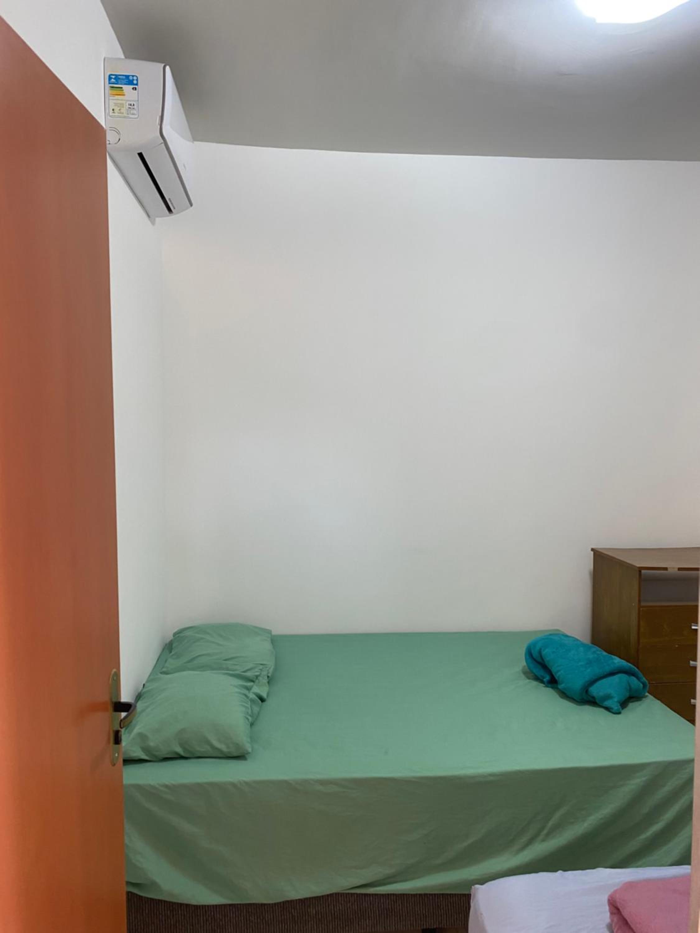 Flats com ar condicionado, garagem e internet