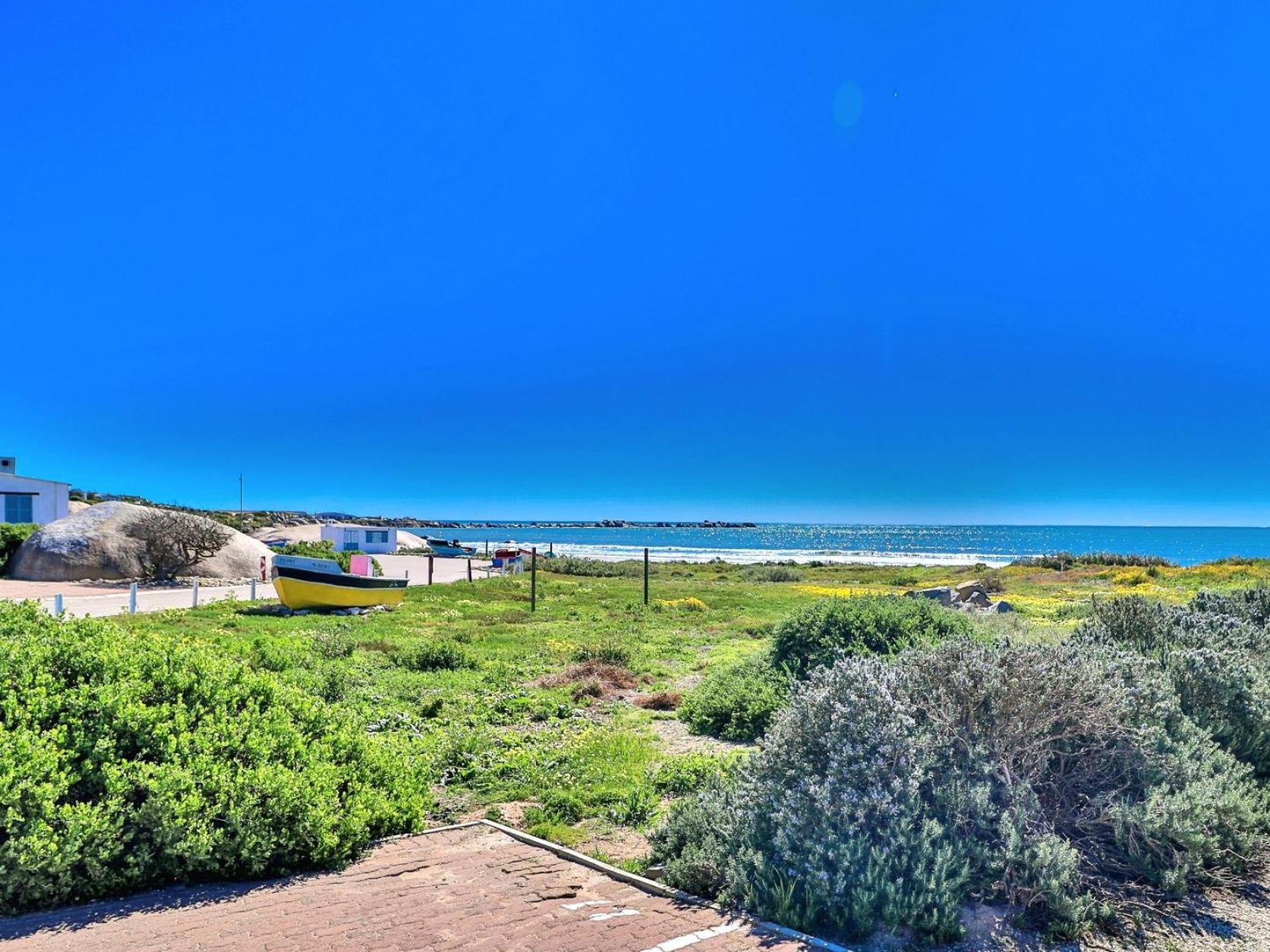 Flamink Beach View Cottage in Paternoster view 2