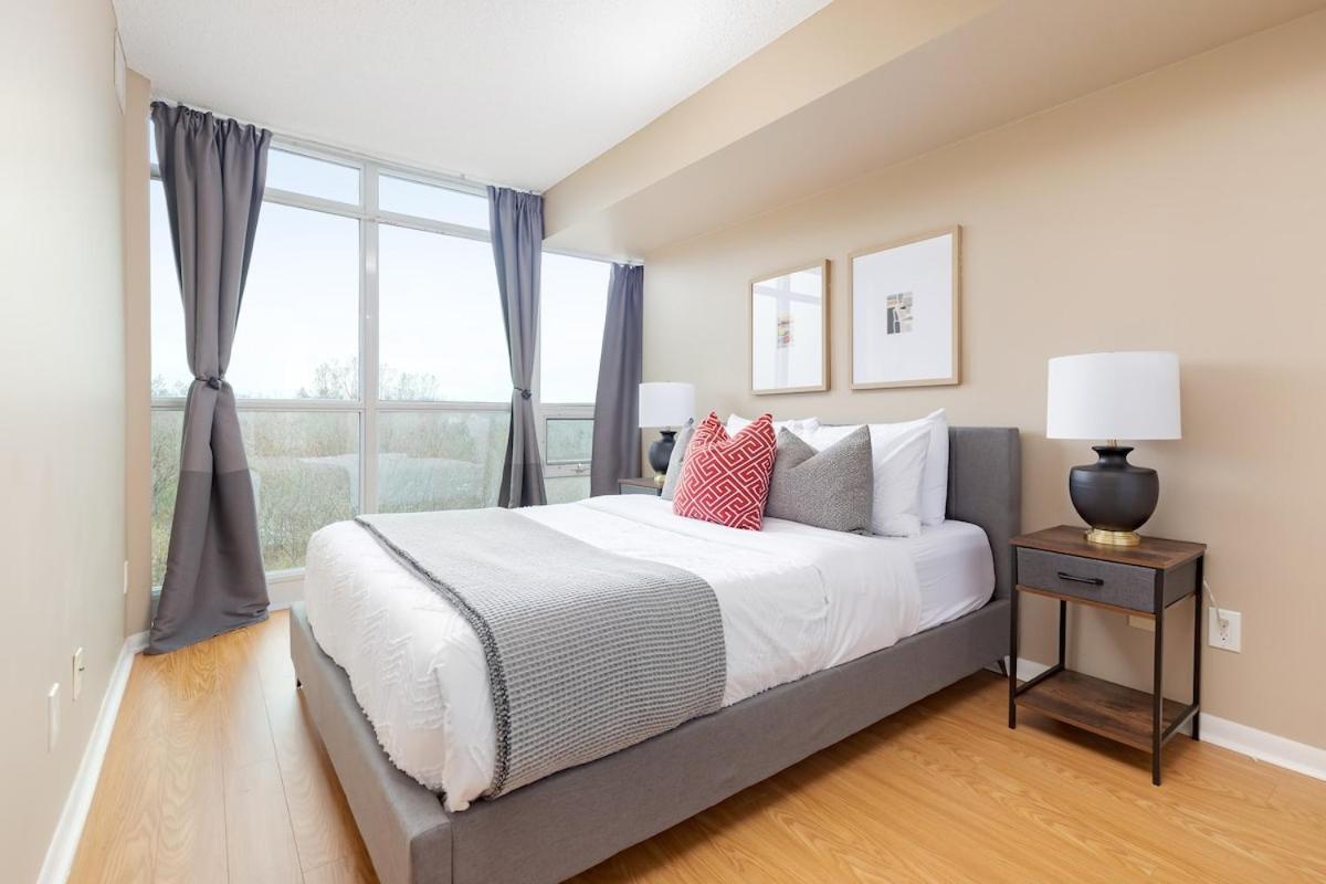 Condo by Toronto Waterfront & Parking