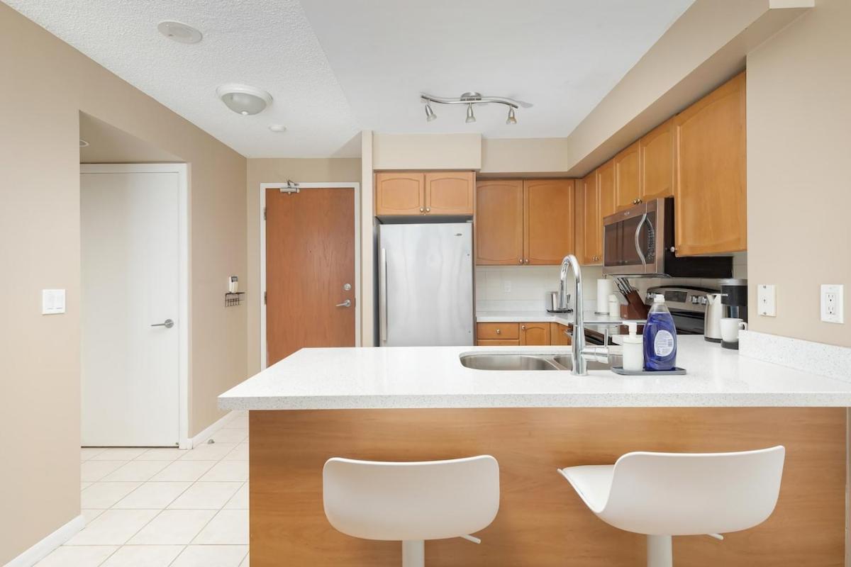 Condo by Toronto Waterfront & Parking