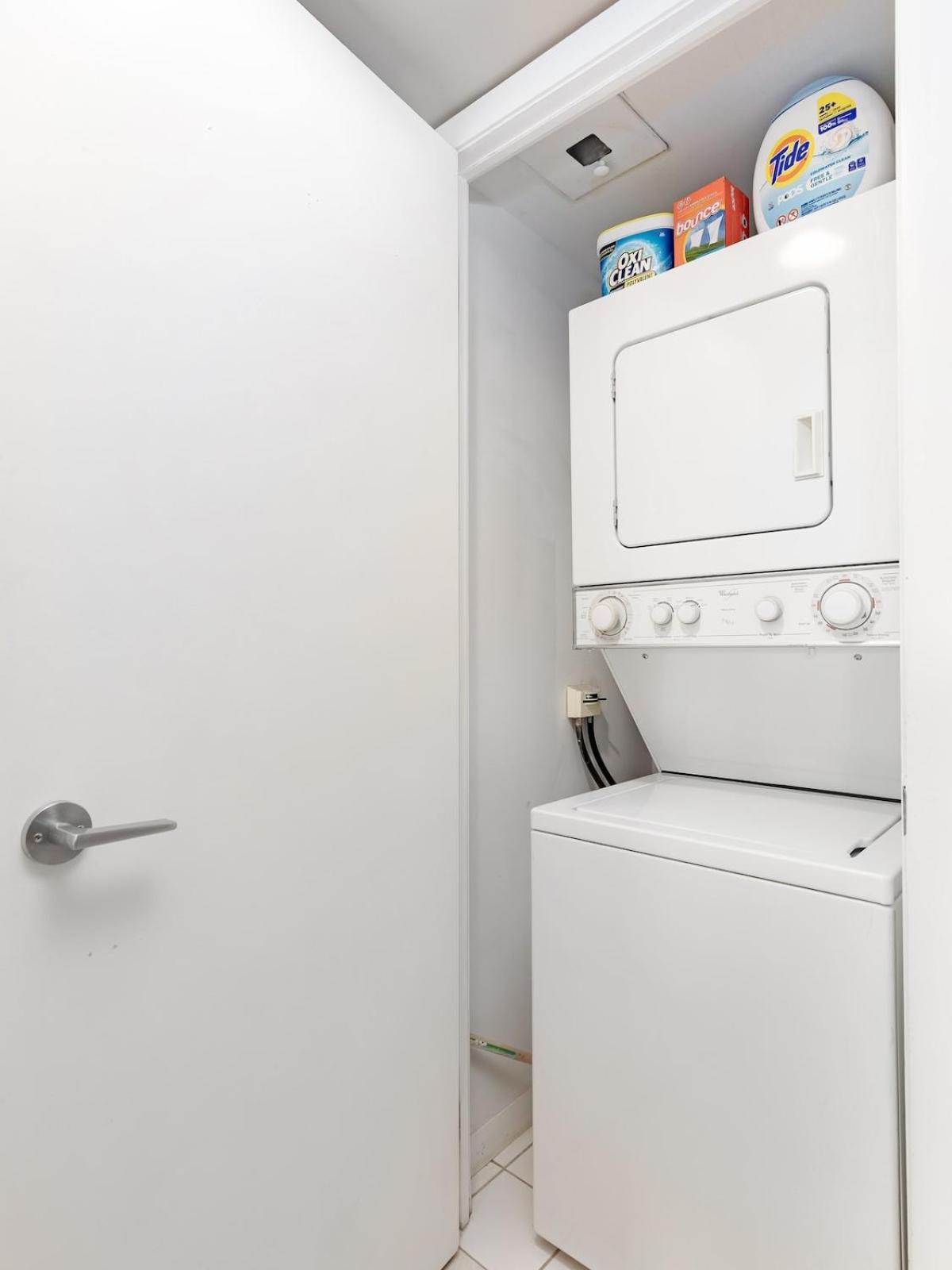 Condo by Toronto Waterfront & Parking