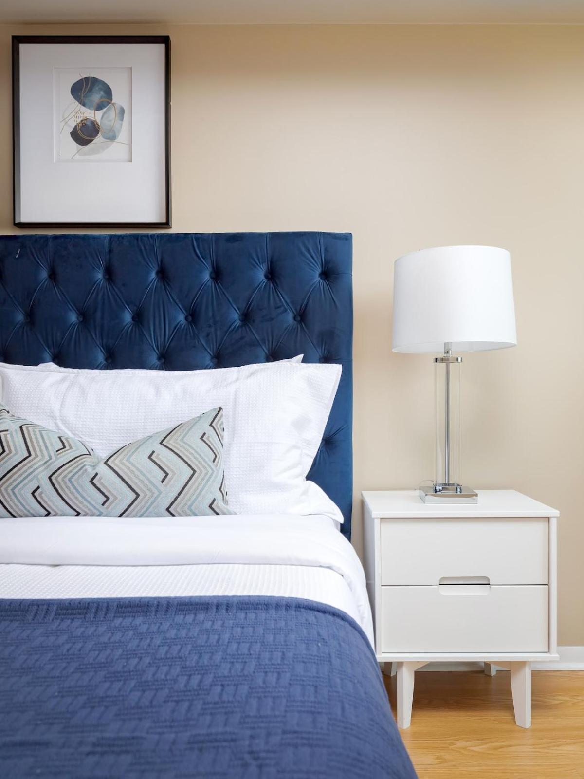 Condo by Toronto Waterfront & Parking