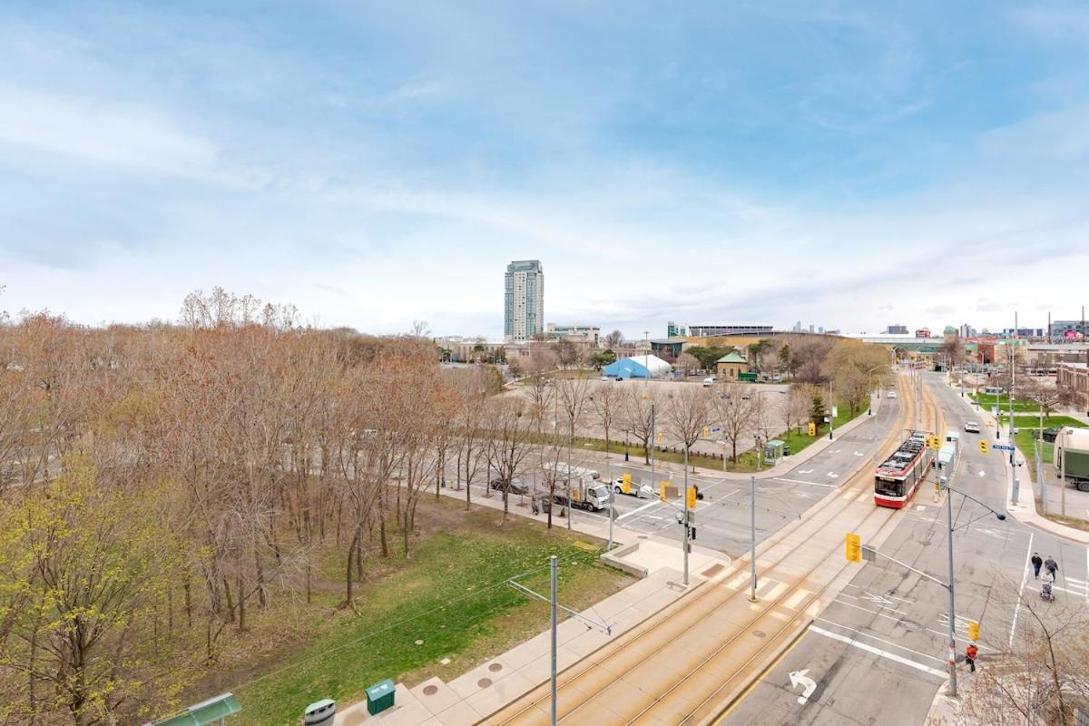Condo by Toronto Waterfront & Parking