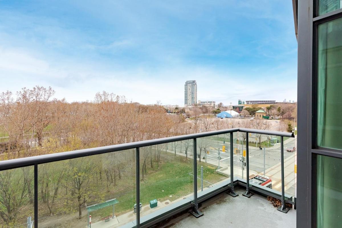 Condo by Toronto Waterfront & Parking