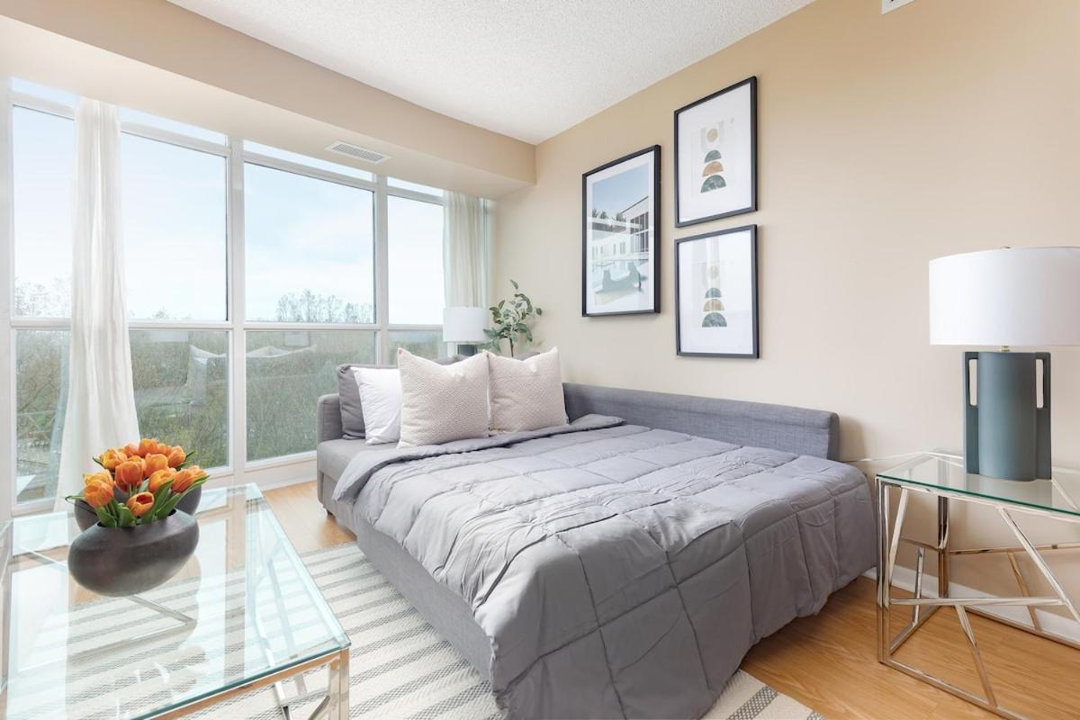 Condo by Toronto Waterfront & Parking